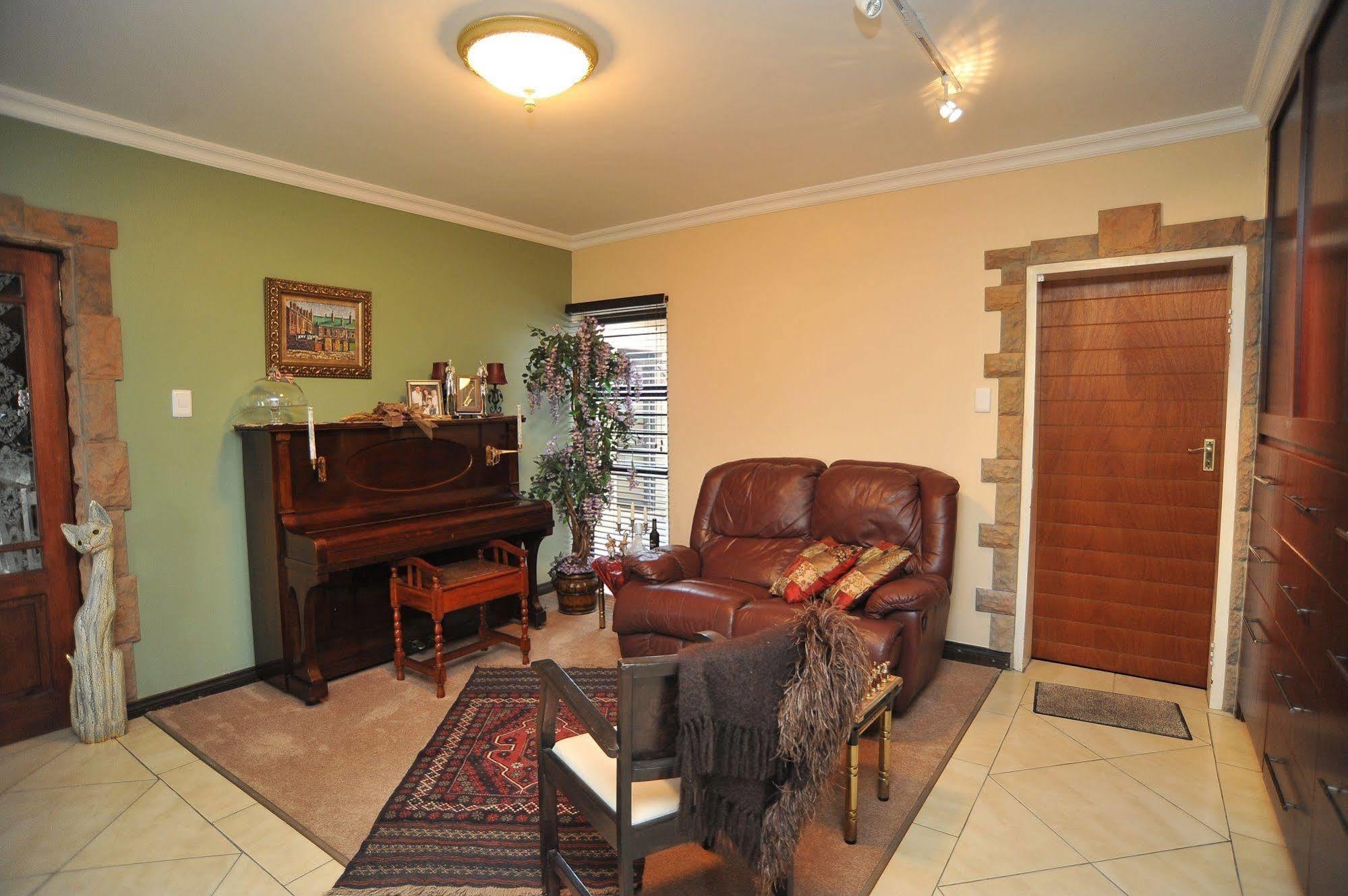 Sunset Manor Guest House Potchefstroom Luaran gambar